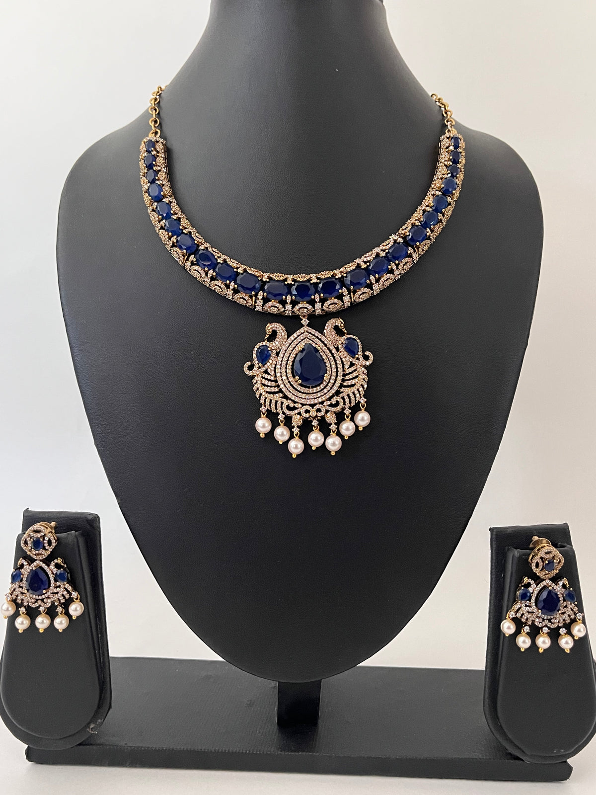 Royal blue chain set