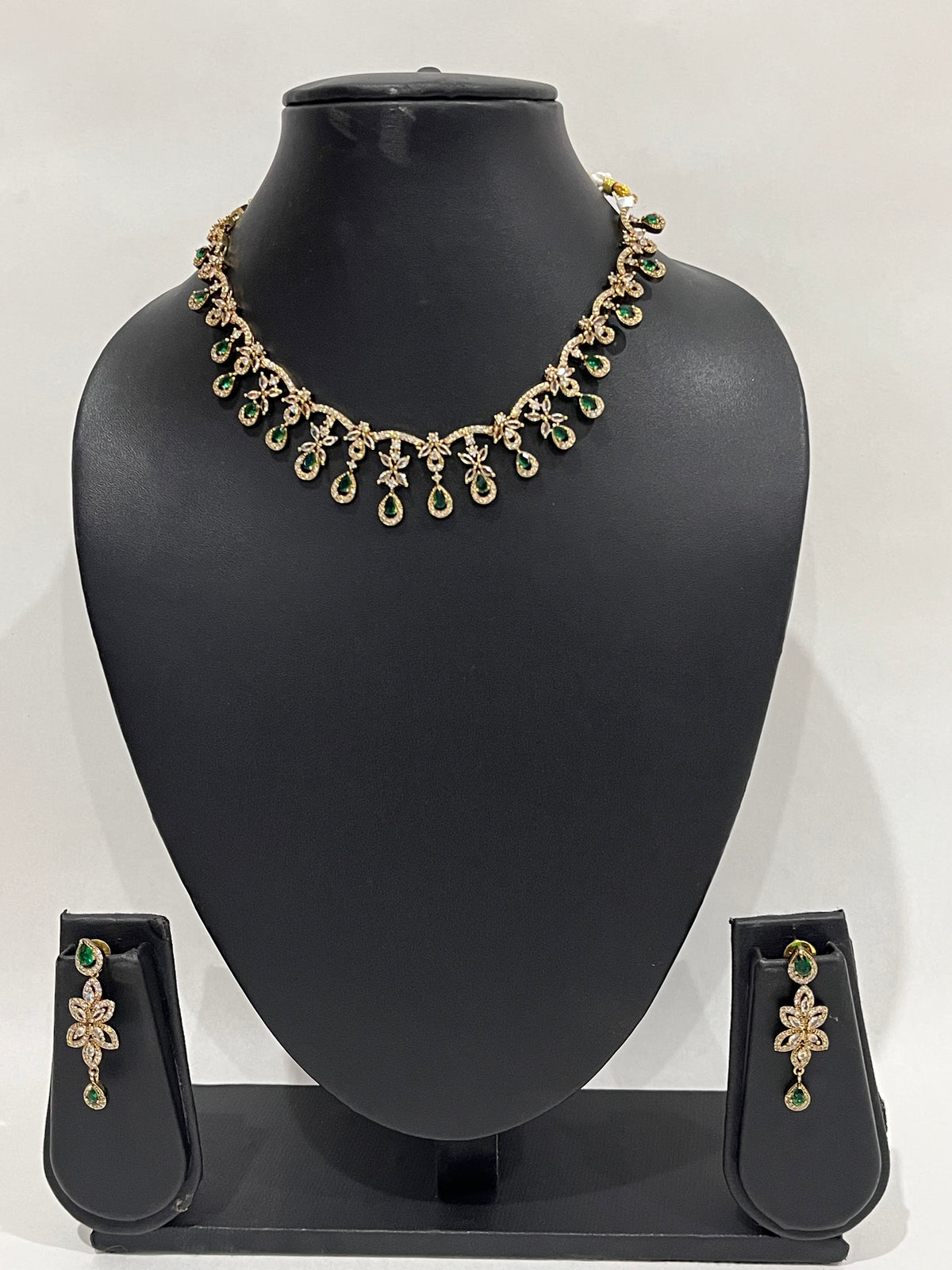 Victorian short chain set