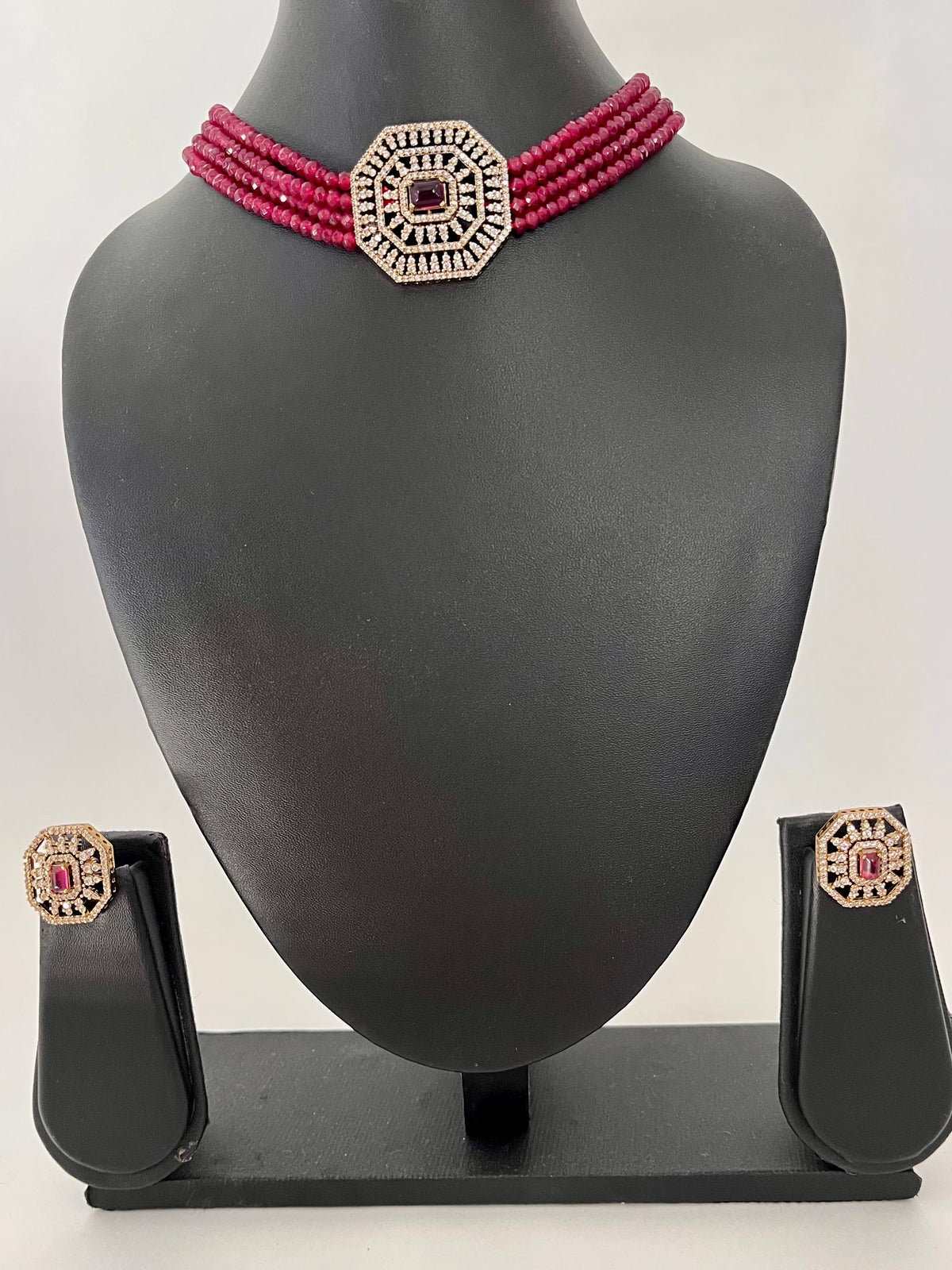 Beads choker - Ruby